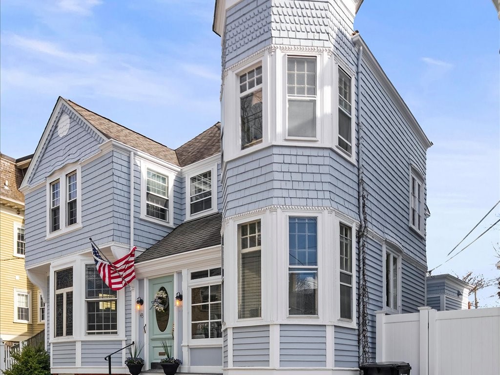 43 Howard Street Newport, RI 02840 - Photo 4 of 29