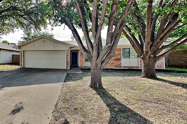 $2,075 | 7228 Echo Hill Drive, Watauga, TX 76148