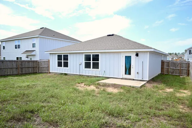 $305,900 | 429 Scarborough Street, Crestview, FL 32539