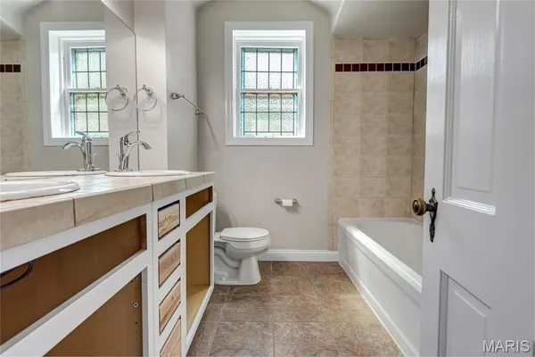 $2,800 | 7536 Oxford Drive, Unit 3, St. Louis, MO 63105