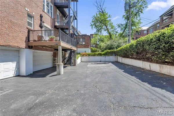 $2,800 | 7536 Oxford Drive, Unit 3, St. Louis, MO 63105