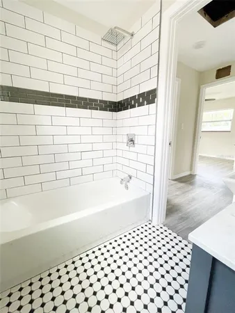 $2,745 | 4537 10th Avenue South, St. Petersburg, FL 33711