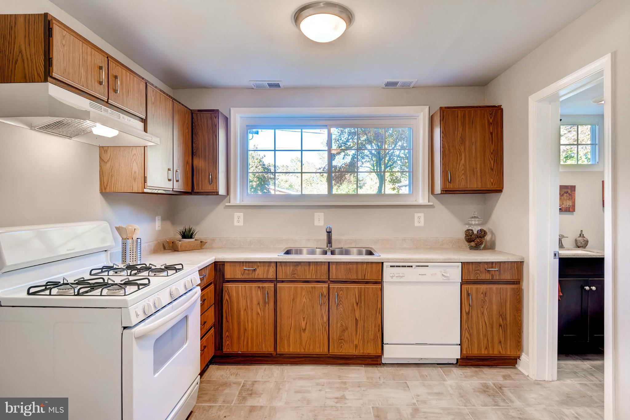 11104 Conti Place Silver Spring, MD 20902 - Photo 22 of 30 Kitchen