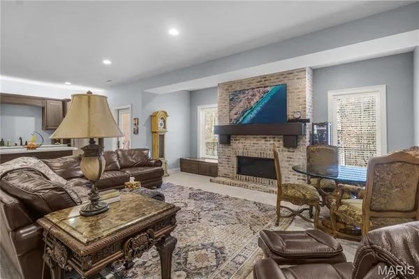 $1,134,000 | 571 Hydepark Drive, Jackson, MO 63755