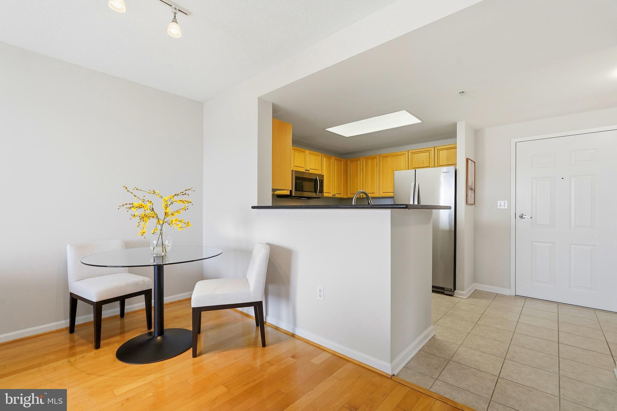 2726 Gallows Road, Unit 806 Vienna, VA 22180 - Photo 7 of 18