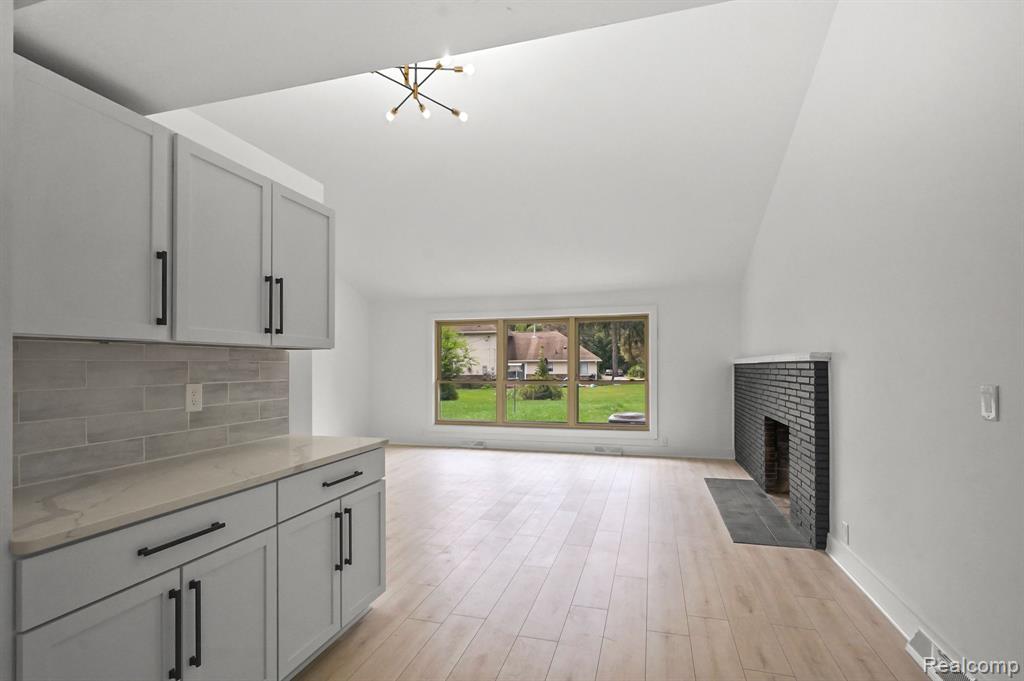2758 Hillendale Drive Rochester Hills, MI 48309 - Photo 10 of 23