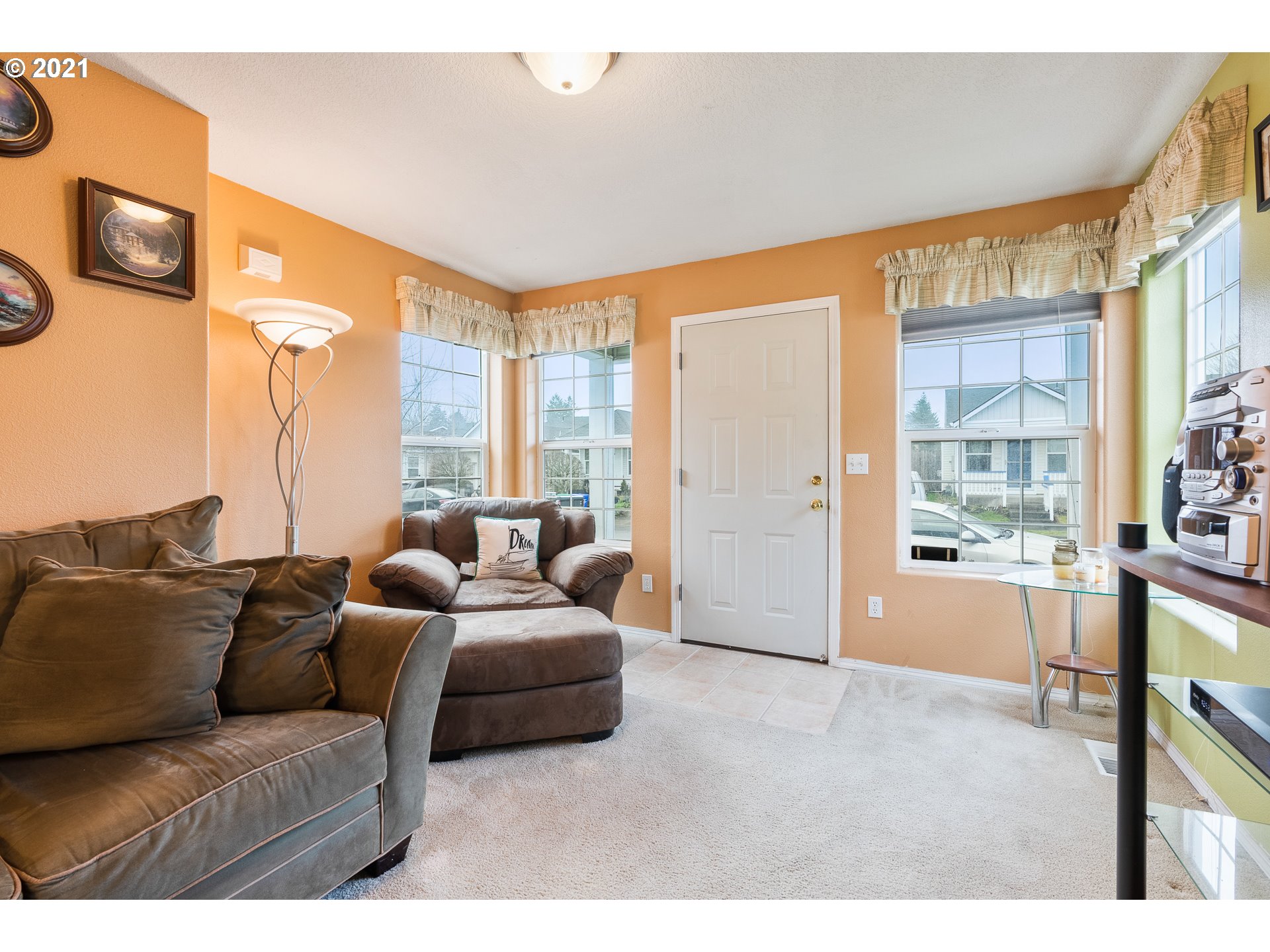 946 Southwest Junction Place Gresham, OR 97080 - Photo 2 of 24 Gallery Image 2