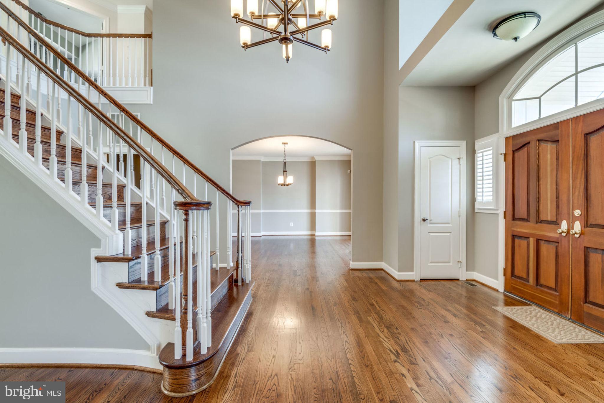 12029 Creekbend Drive Reston, VA 20194 - Photo 5 of 47 Foyer / Entrance