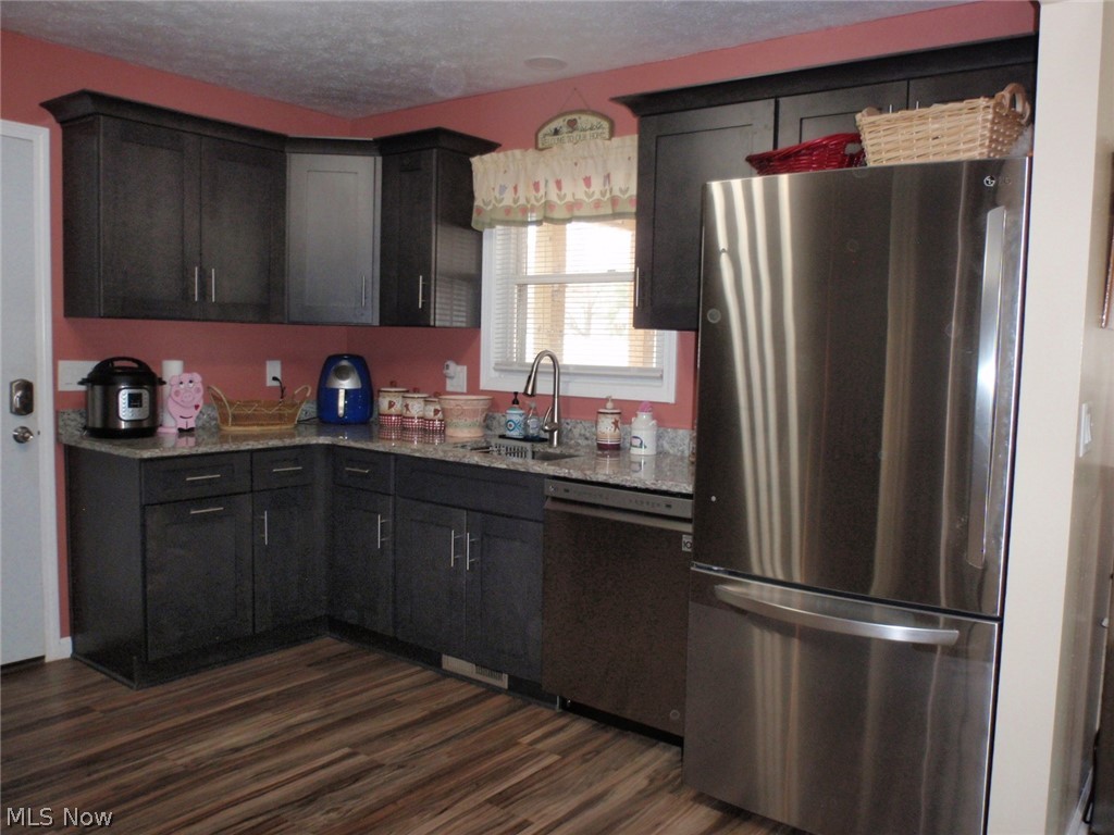 880 Harris Road Sheffield Lake, OH 44054 - Photo 6 of 27 Gallery Image 6