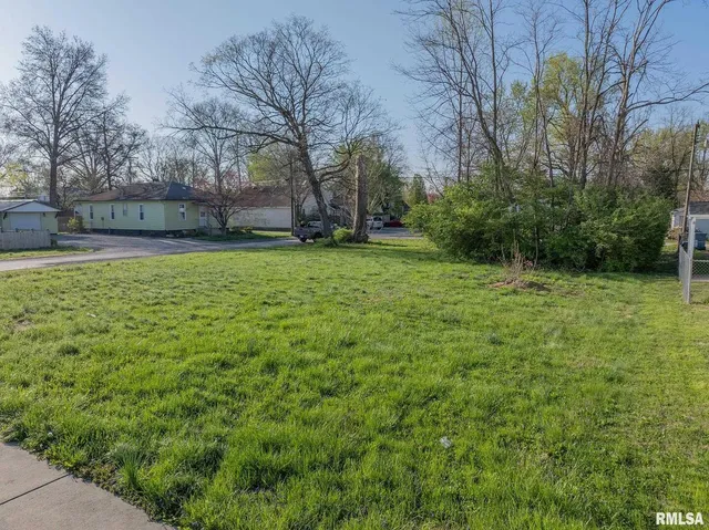 $33,000 | 873 East Noleman Street, Centralia, IL 62801