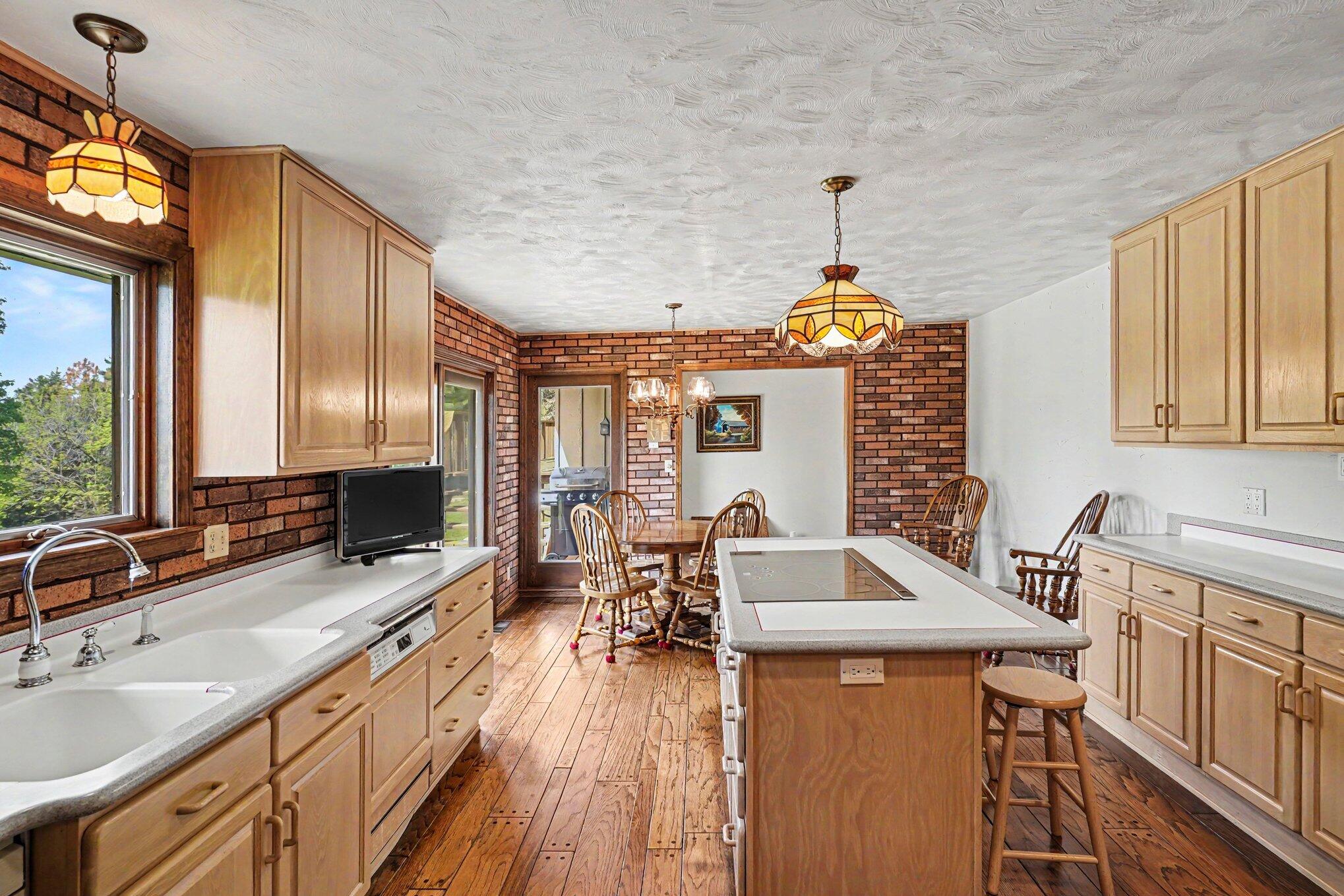 13650 Spencer Road Milford, MI 48380 - Photo 6 of 38 006_file_2806
