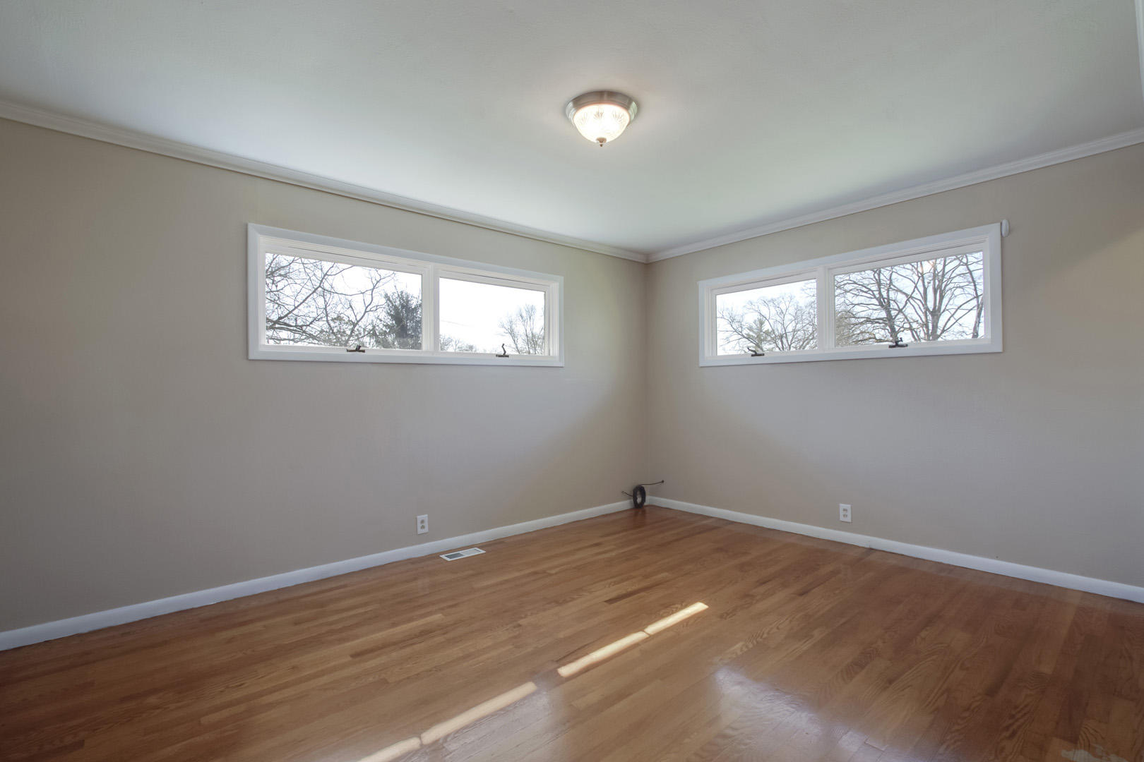 233 Iroquois Road Oak Ridge, TN 37830 - Photo 22 of 35 22_IroquoisRoad_233_MasterBedroom01