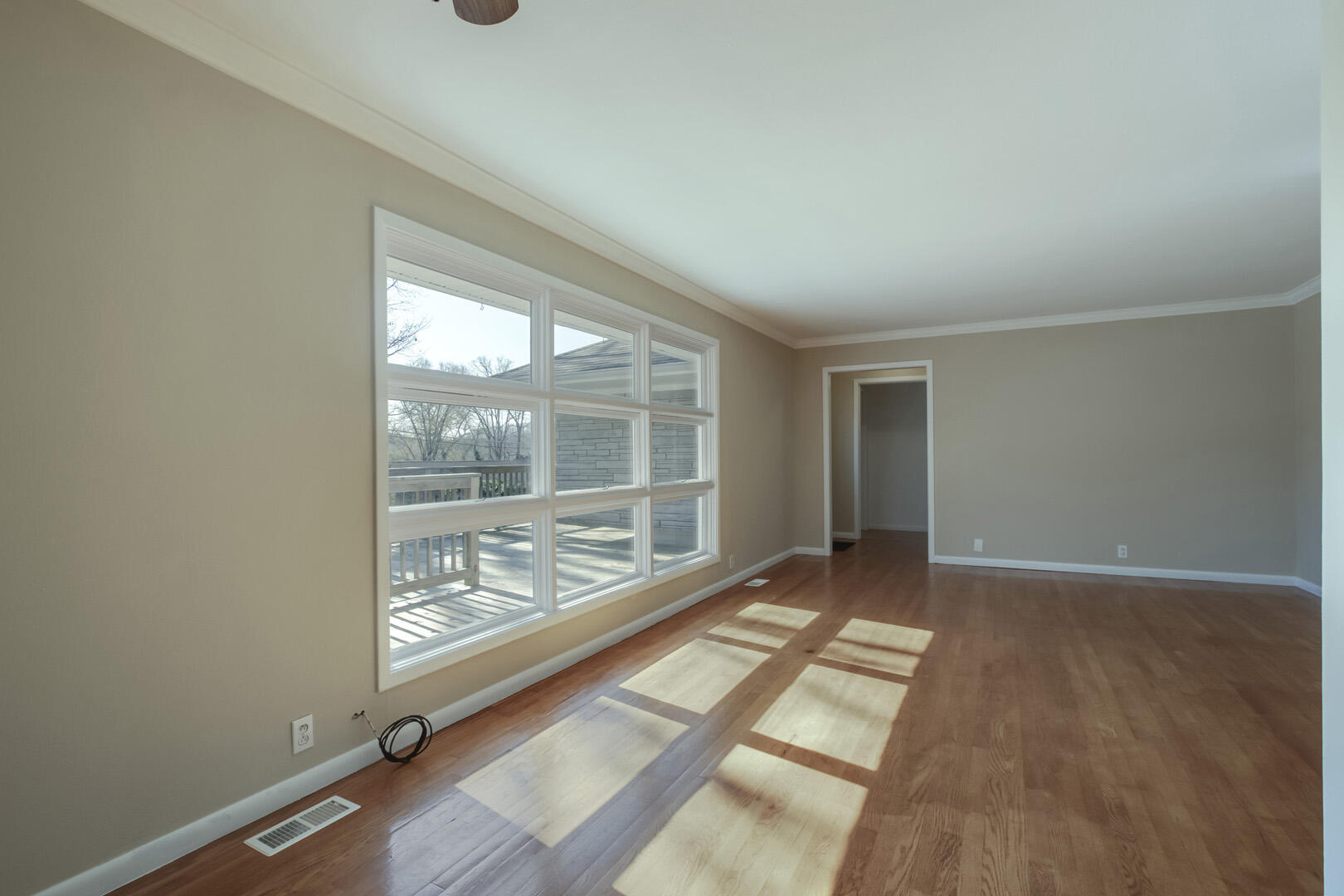 233 Iroquois Road Oak Ridge, TN 37830 - Photo 8 of 35 08_IroquoisRoad_233_Living03