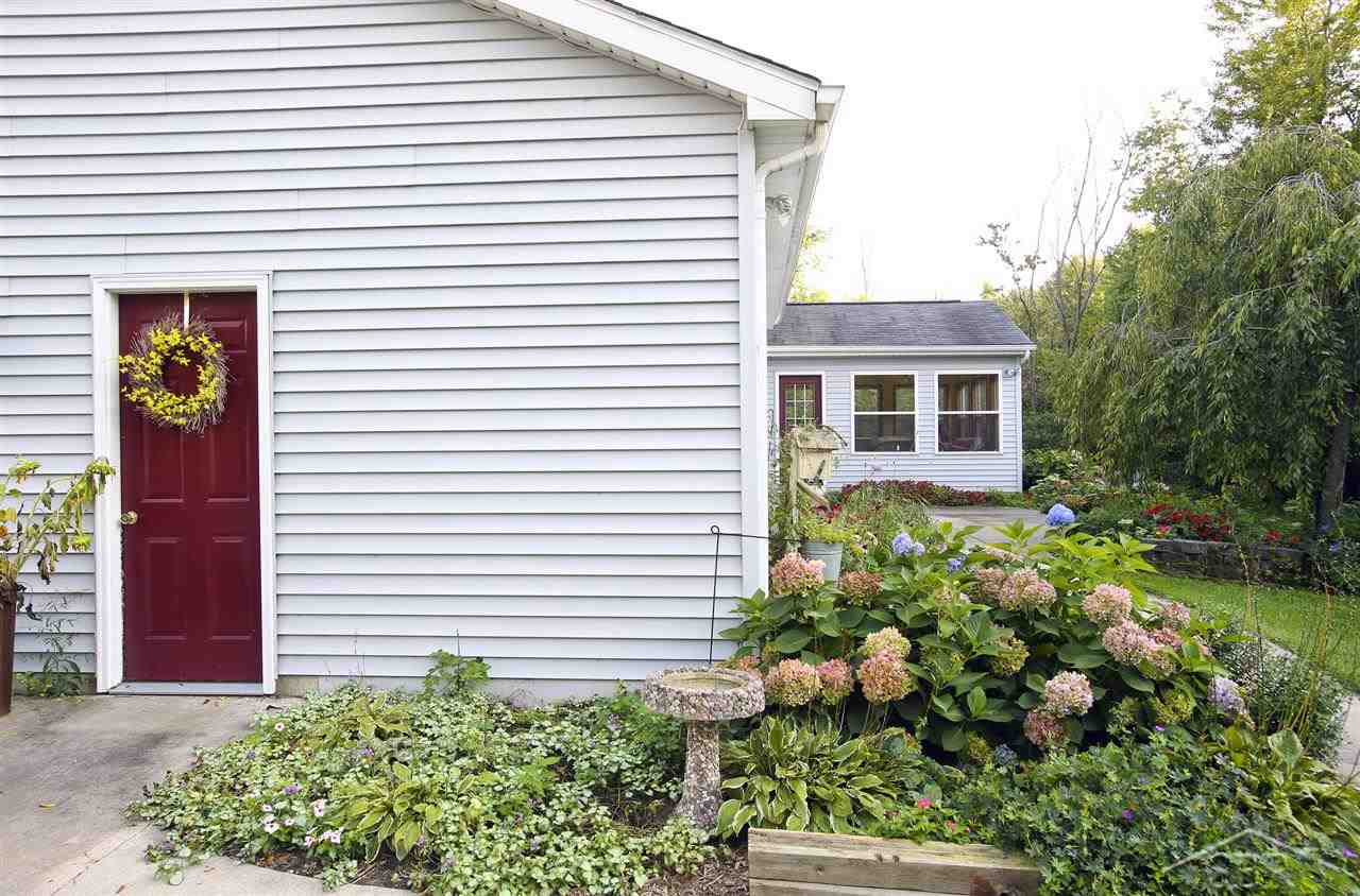 9667 Carter Road Freeland, MI 48623 - Photo 5 of 30