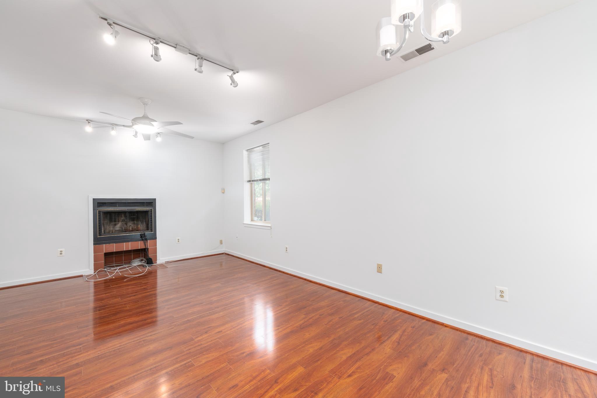 104 West Barre Street, Unit R 46 Baltimore, MD 21201 - Photo 4 of 18 Living Room with wood burning fireplace