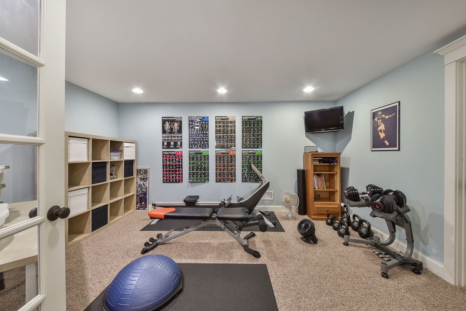 427 Ranch Road Wheaton, IL 60187 - Photo 31 of 38 a view of a livingroom with workspace and a window