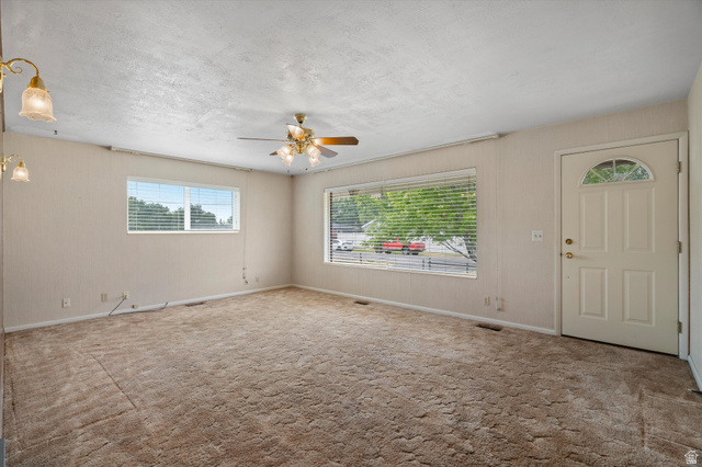 65 100 West Henefer, UT 84033 - Photo 2 of 34 Living room