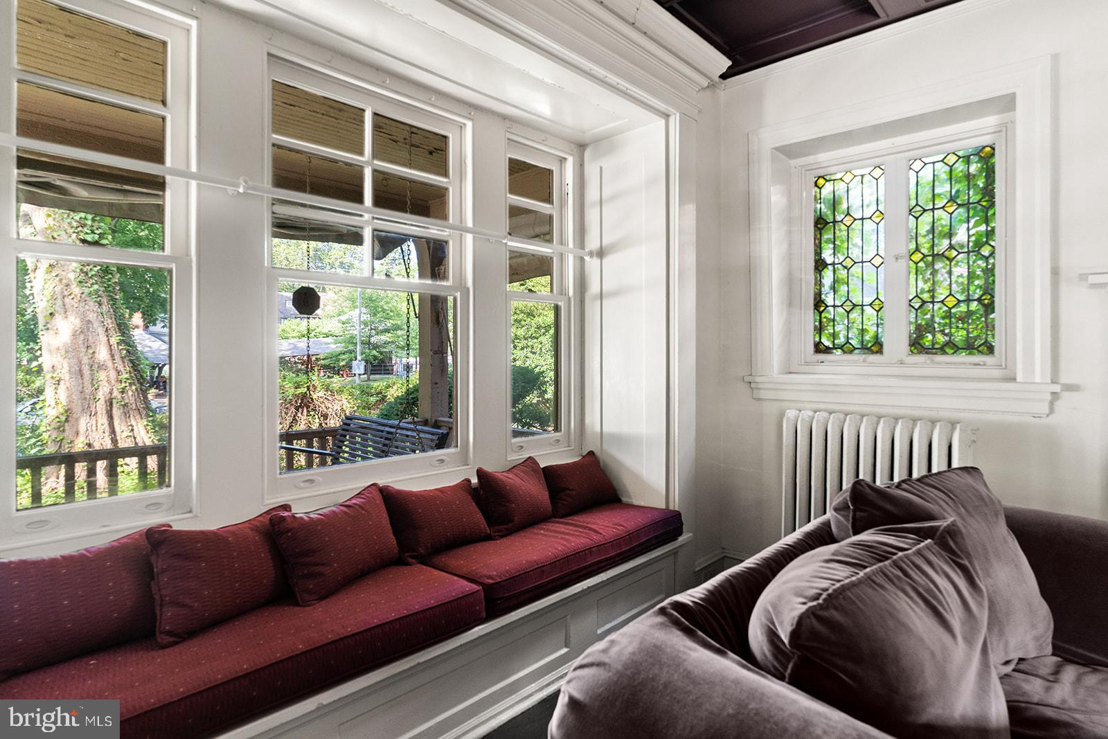 7209 Cresheim Road Philadelphia, PA 19119 - Photo 13 of 71 Living room - front window bench seating
