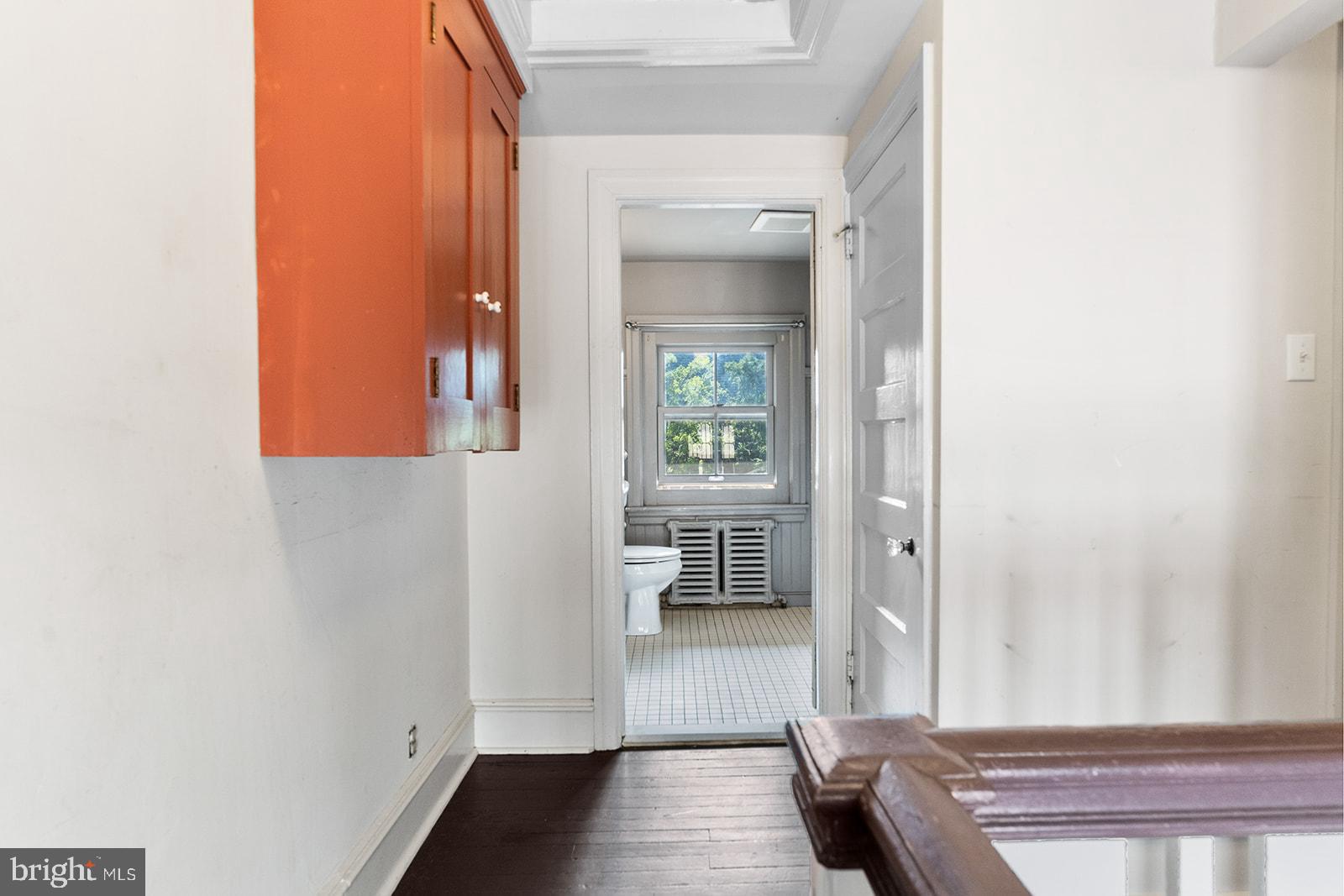 7209 Cresheim Road Philadelphia, PA 19119 - Photo 54 of 71 3rd floor - view of hall bathroom
