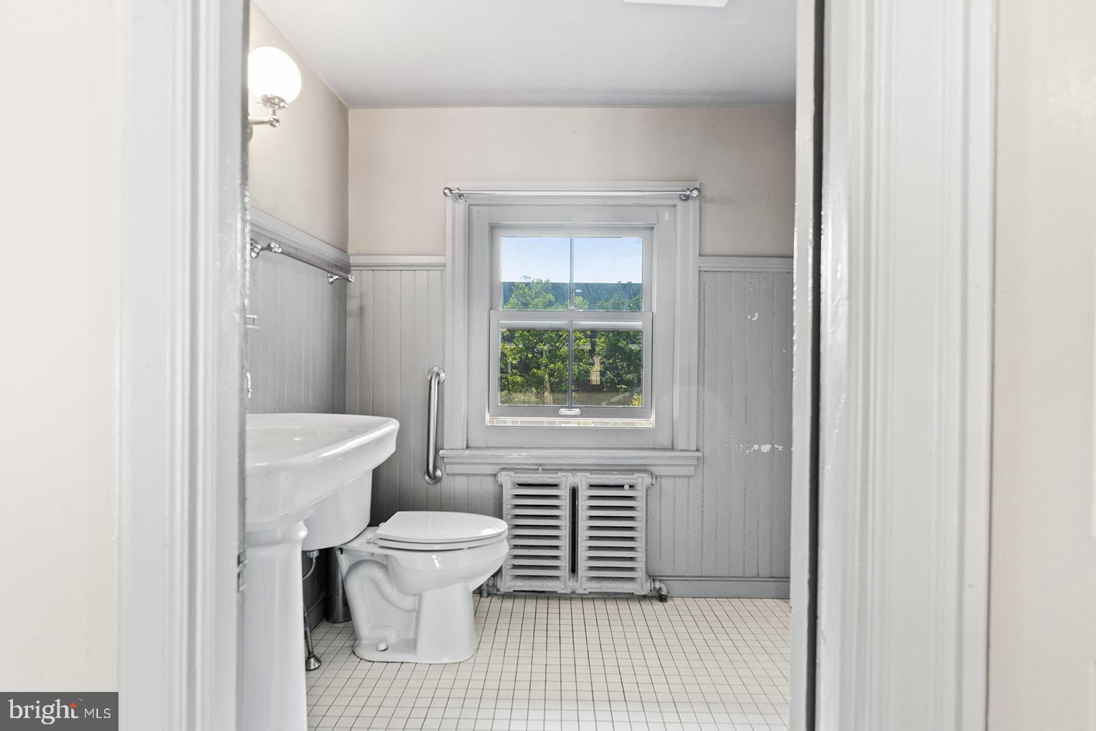 7209 Cresheim Road Philadelphia, PA 19119 - Photo 58 of 71 3rd floor - hall bathroom