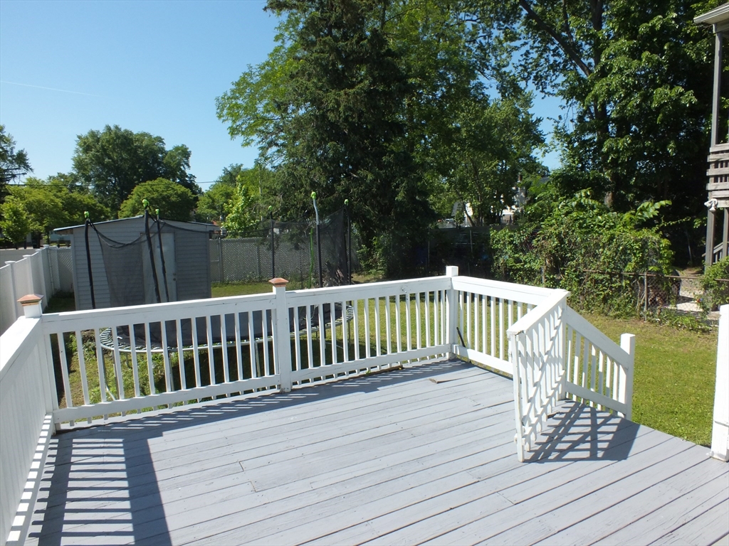 241 Tyler Street Springfield, MA 01109 - Photo 18 of 23