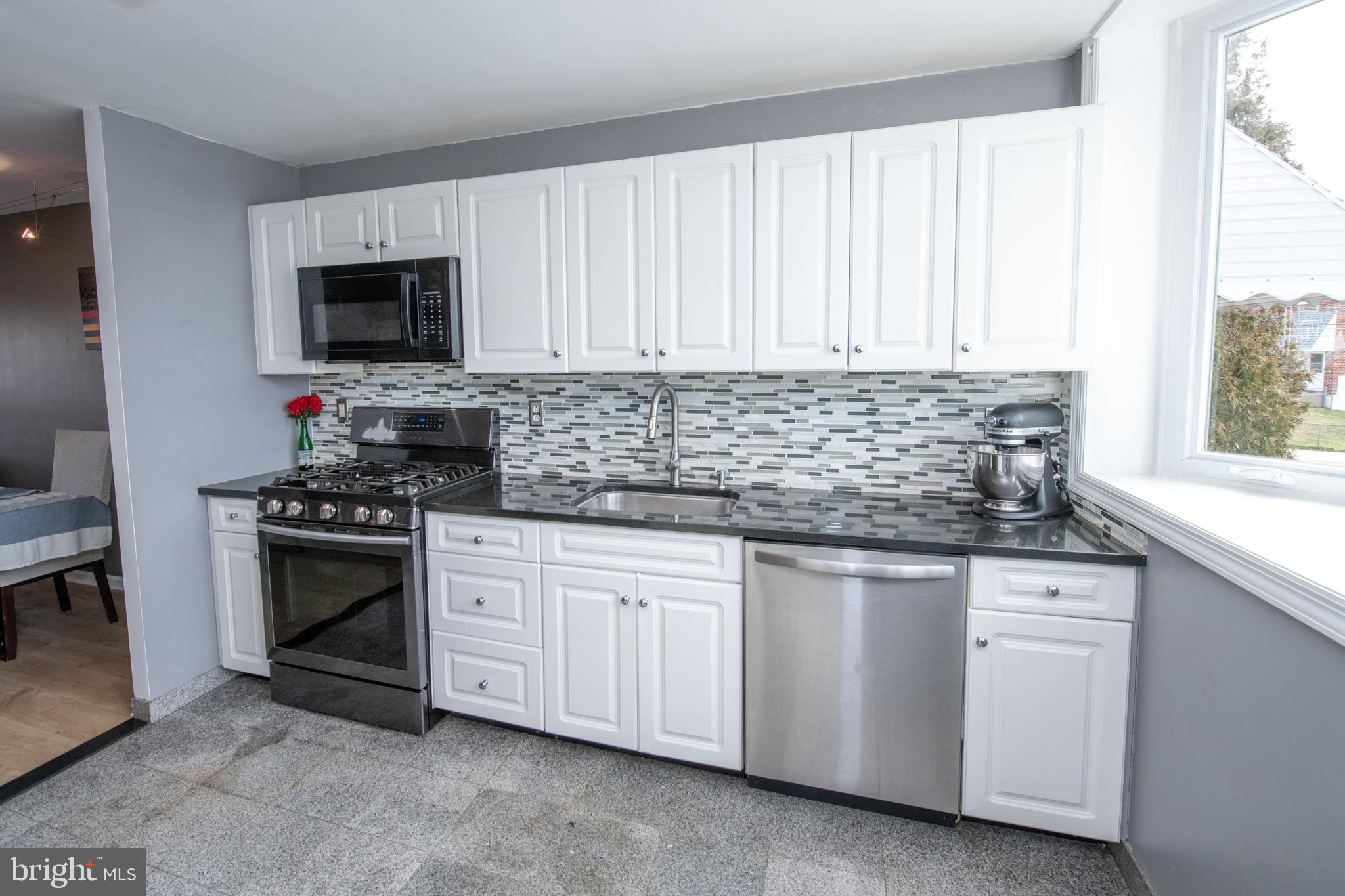 3139 Holly Road Philadelphia, PA 19154 - Photo 6 of 49