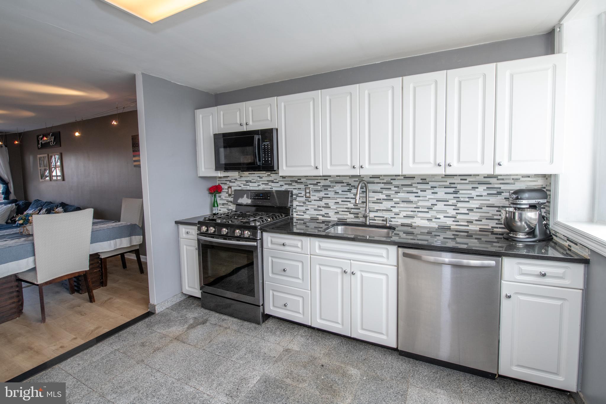3139 Holly Road Philadelphia, PA 19154 - Photo 7 of 49