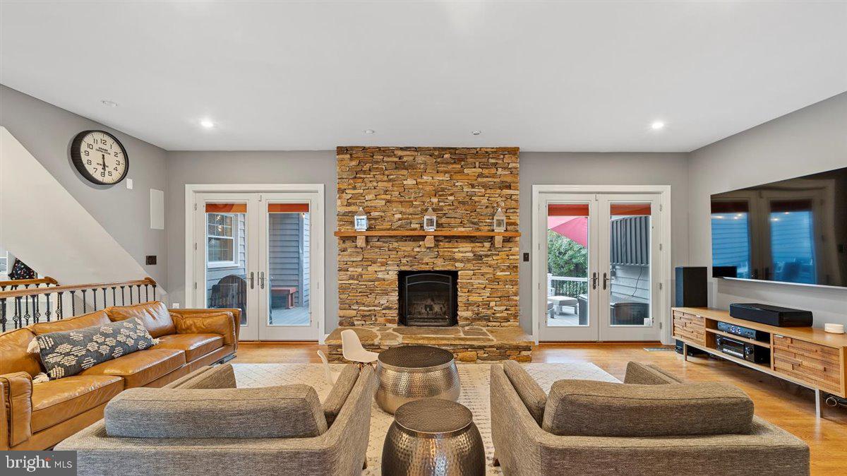 6658 Whitegate Road Clarksville, MD 21029 - Photo 21 of 54 Family Room