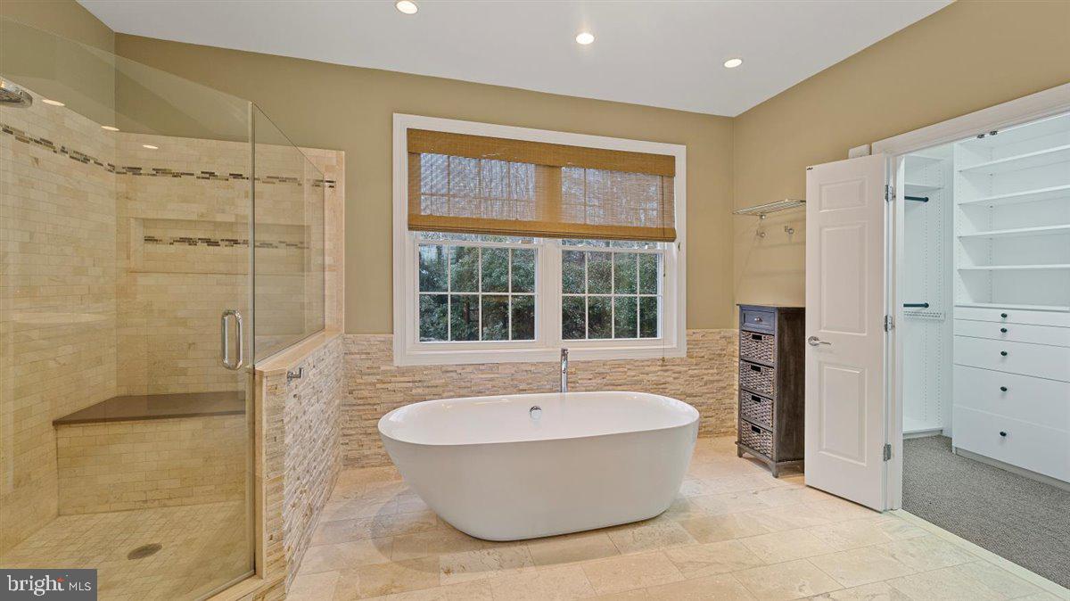 6658 Whitegate Road Clarksville, MD 21029 - Photo 27 of 54 First Floor Master Bath