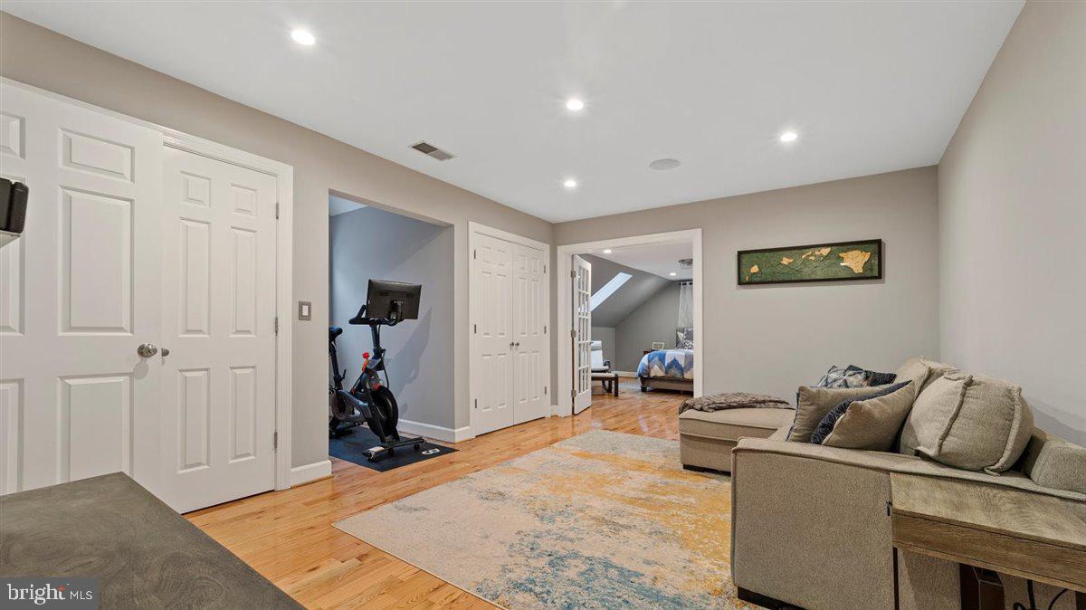 6658 Whitegate Road Clarksville, MD 21029 - Photo 33 of 54 Upper Level Owner's Suite, Sitting Room
