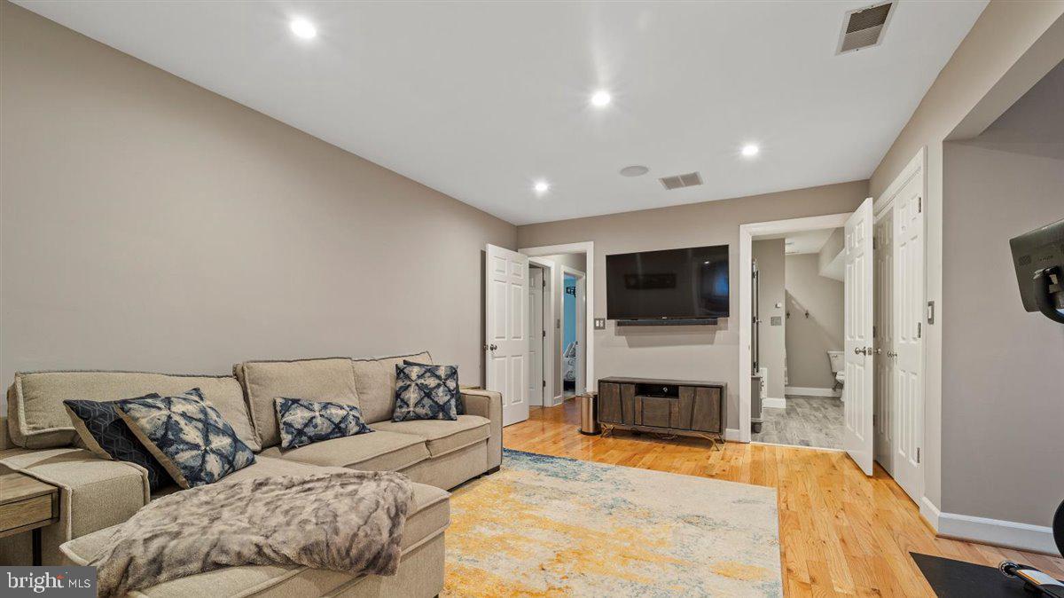6658 Whitegate Road Clarksville, MD 21029 - Photo 34 of 54 Upper Level Owner's Suite, Sitting Room