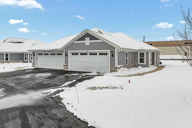 $399,900 | 508 Hunter Oaks Boulevard, Unit 902, Watertown, WI 53094