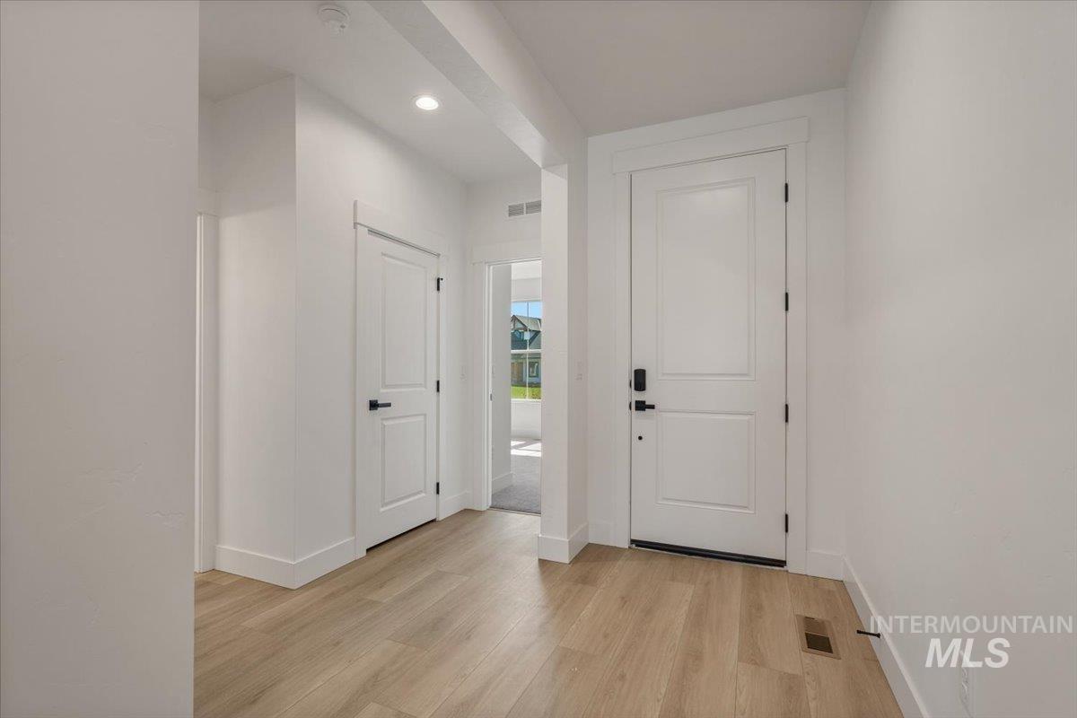 558 East Lockhart Street Meridian, ID 83646 - Photo 3 of 38