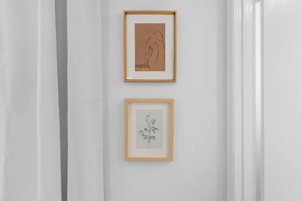 an that has a painting on the wall