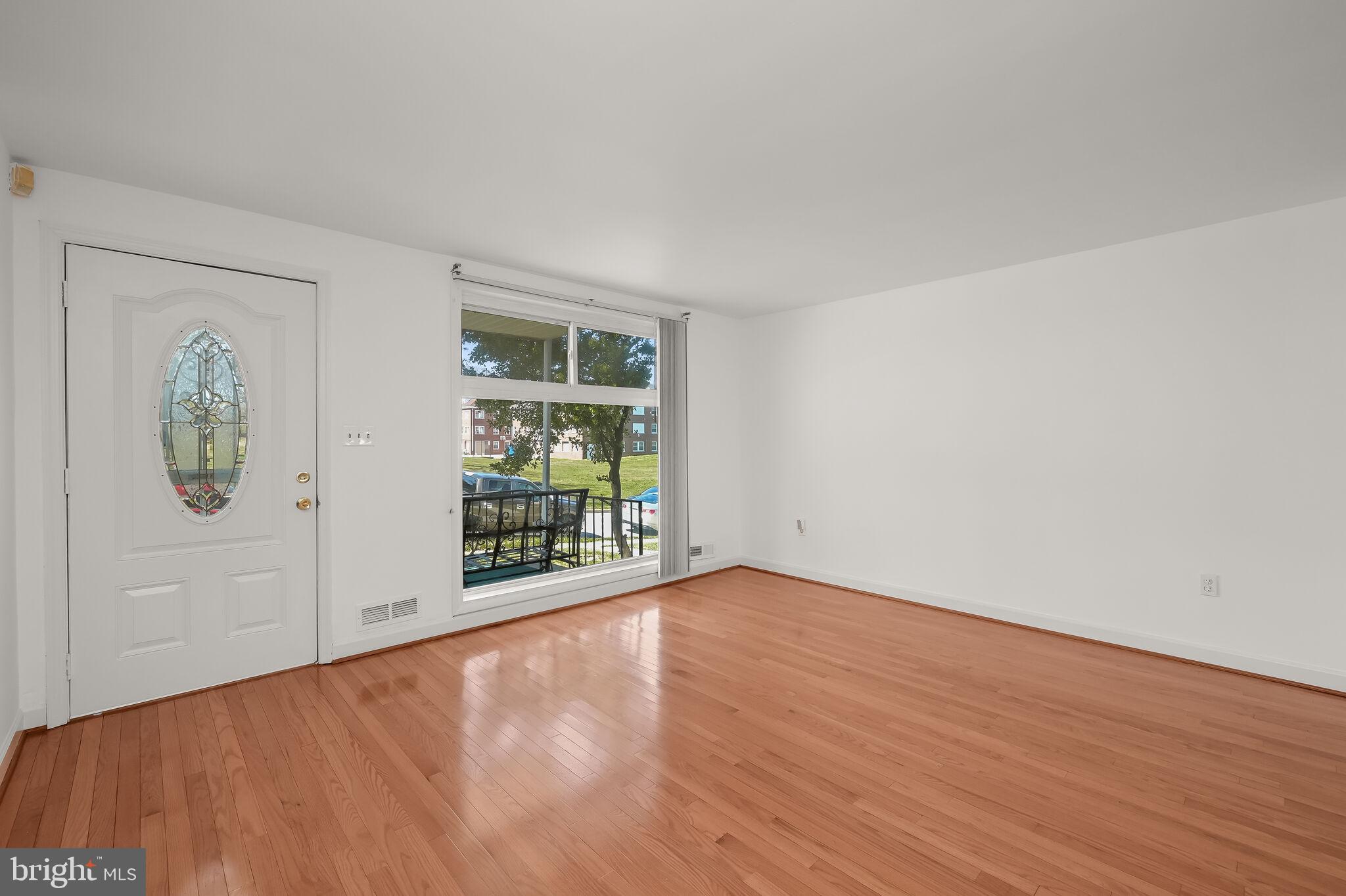 5305 Lothian Road Baltimore, MD 21212 - Photo 7 of 37 Living Room