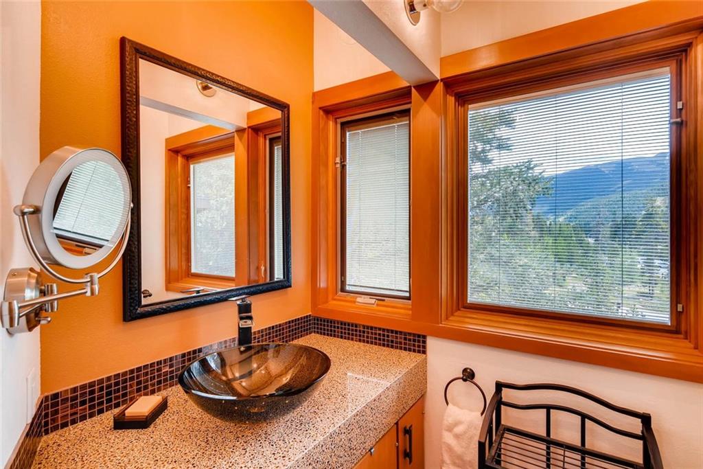 650 Tennis Club Road, Unit 1340 Keystone, CO 80435 - Photo 11 of 25 a bathroom with a sink and a mirror