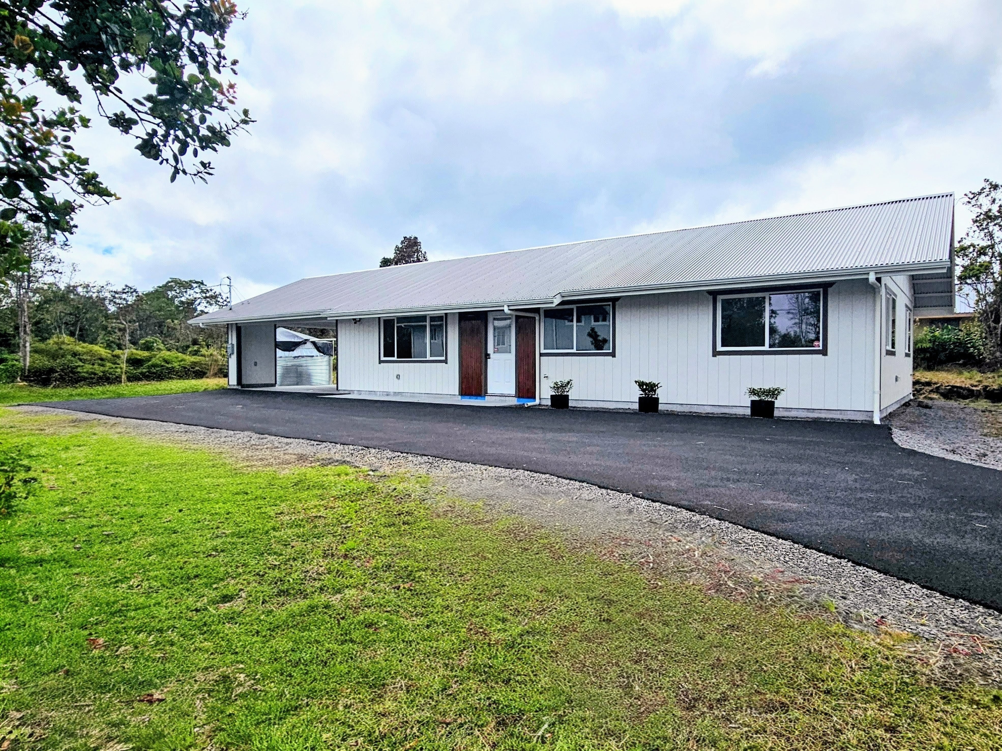 11-3385 Old Volcano Road Volcano, HI 96785 - Photo 2 of 30 a front view of a house with a garden