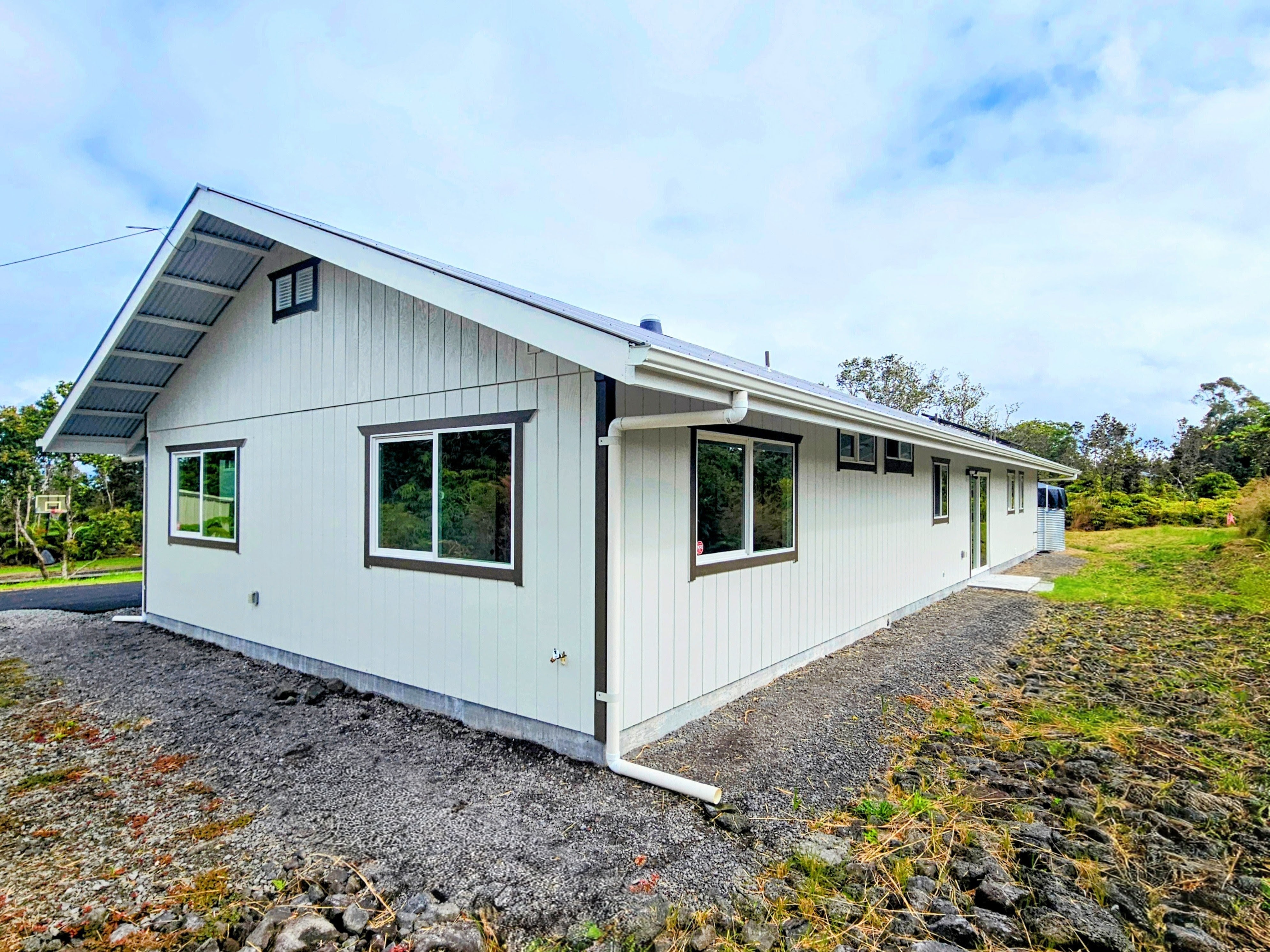 11-3385 Old Volcano Road Volcano, HI 96785 - Photo 26 of 30 a front view of house with yard