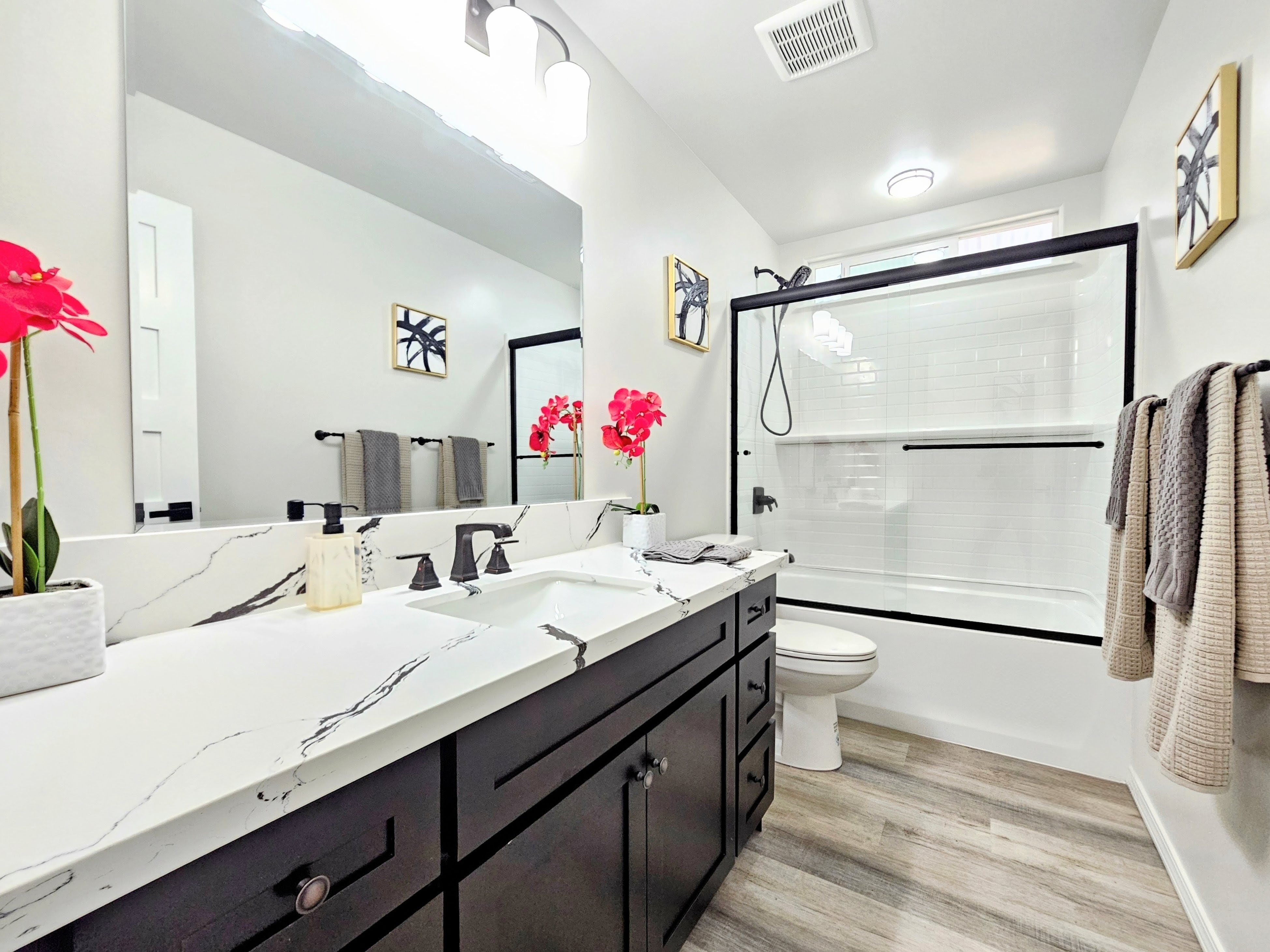 11-3385 Old Volcano Road Volcano, HI 96785 - Photo 5 of 30 a bathroom with a sink and a mirror