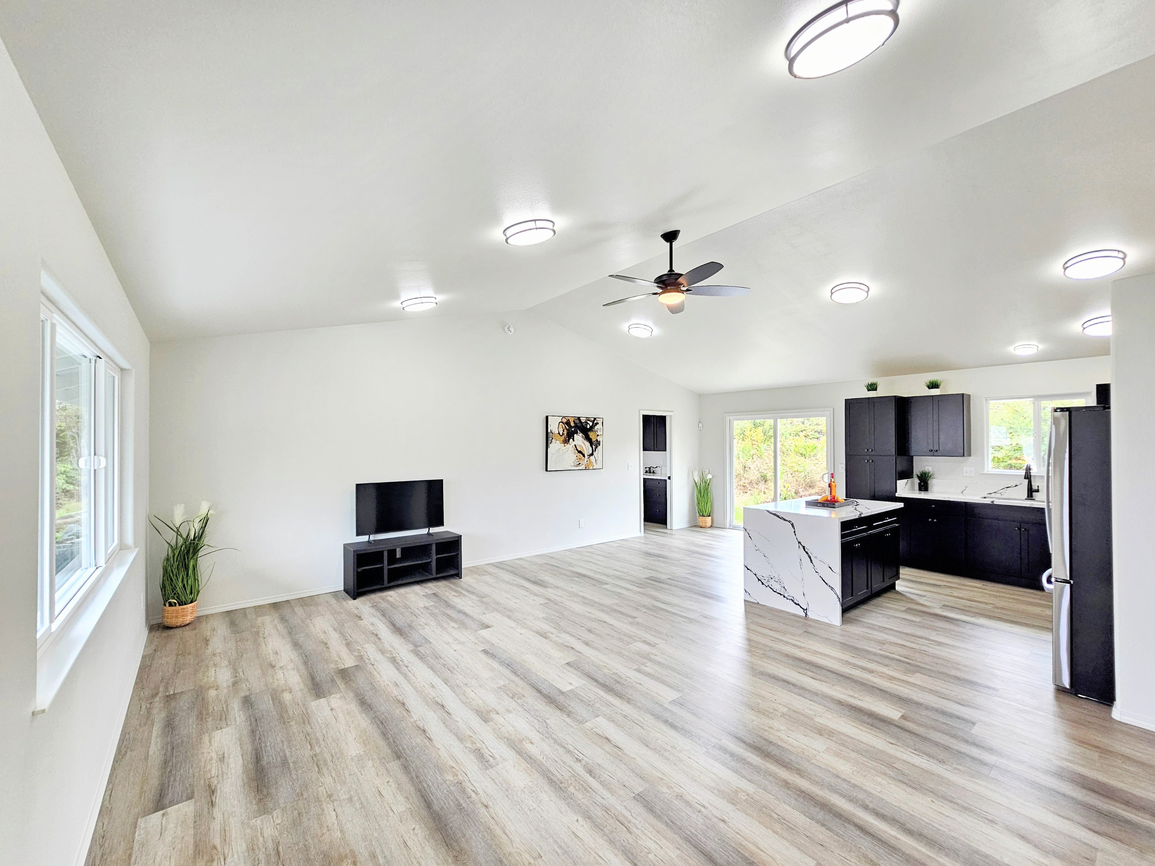 11-3385 Old Volcano Road Volcano, HI 96785 - Photo 8 of 30 a view of a living room kitchen and a wooden floor