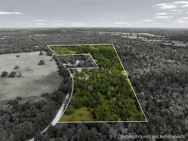 an aerial view of a yard