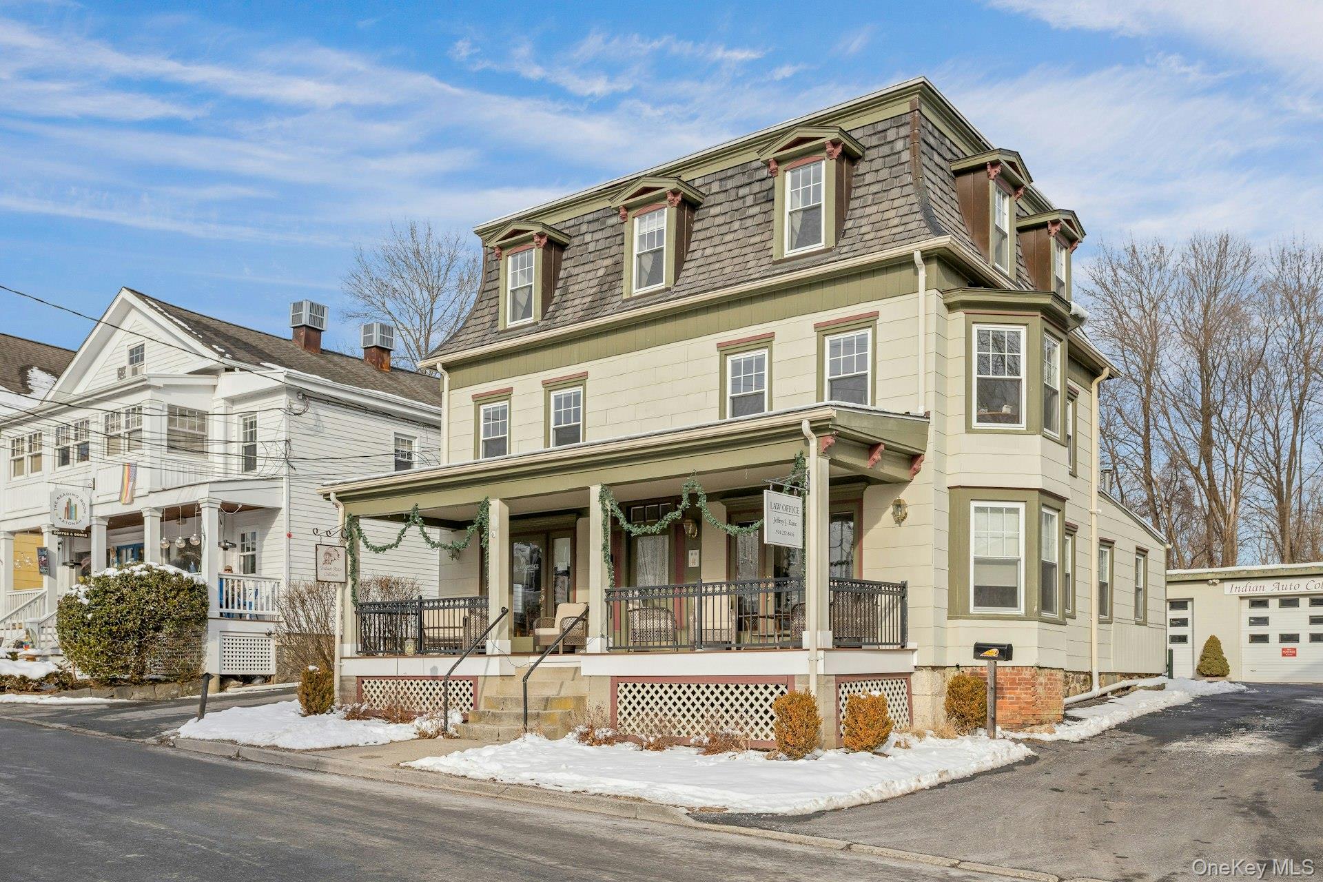 Live right in the town of Katonah, steps away from the Katonah Reading Room and local shops.