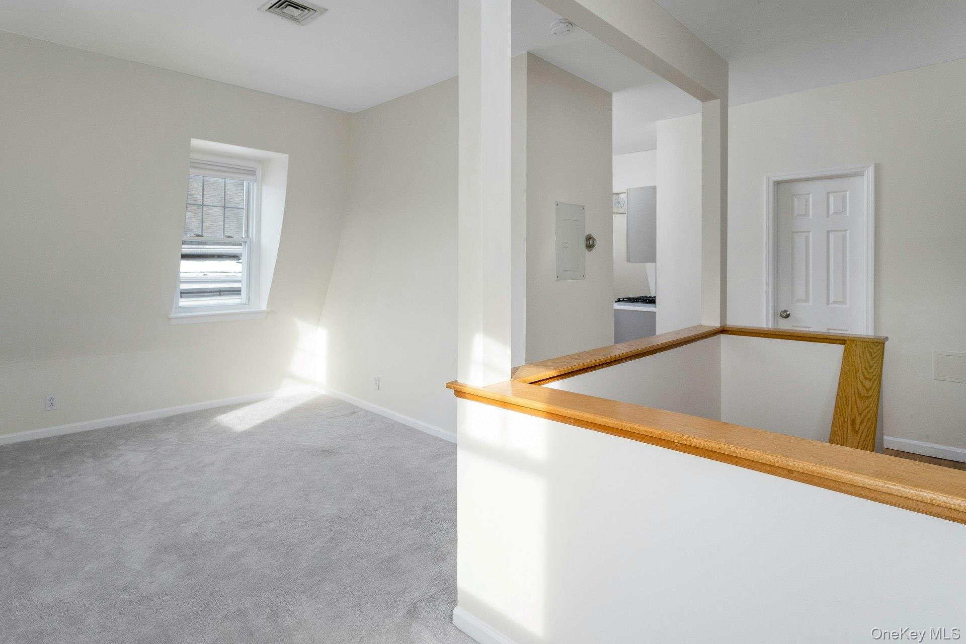 11 Edgemont Road Katonah, NY 10536 - Photo 3 of 11 Light-filled third floor with tall ceilings.