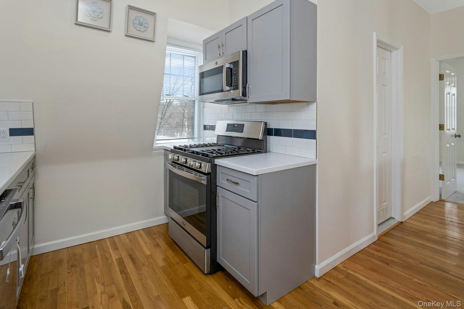 11 Edgemont Road Katonah, NY 10536 - Photo 6 of 11 Gas stovetop.