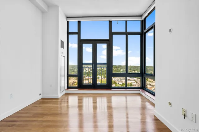 $1,670,000 | 10 City Place, Unit 29H, White Plains, NY 10601