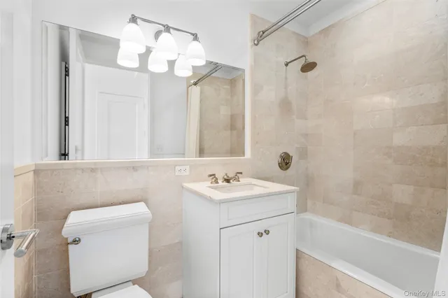 $1,670,000 | 10 City Place, Unit 29H, White Plains, NY 10601