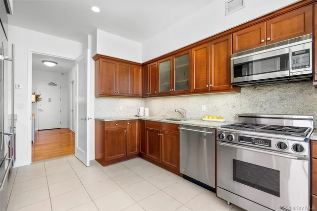 $1,670,000 | 10 City Place, Unit 29H, White Plains, NY 10601