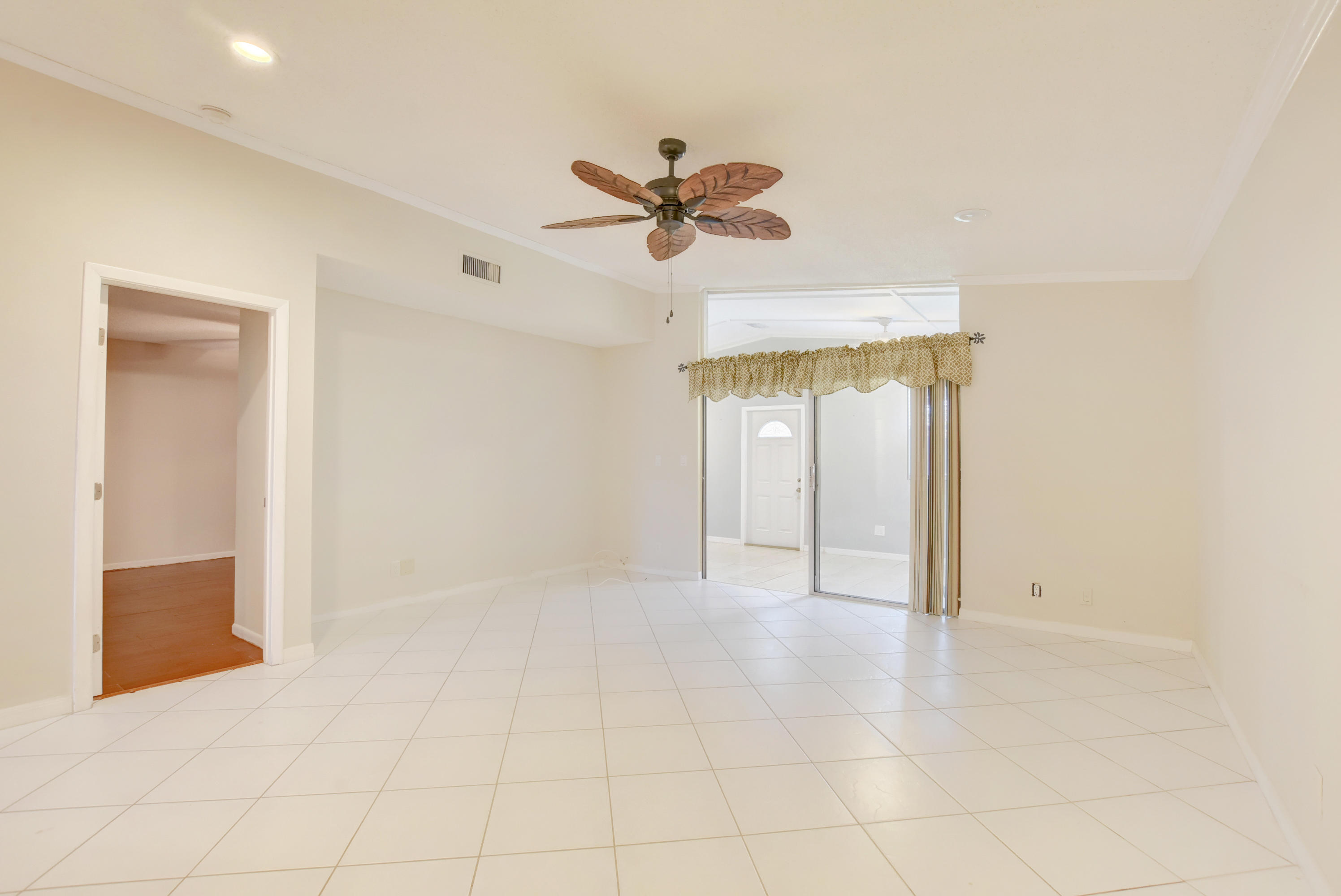 22291 Timberly Drive Boca Raton, FL 33428 - Photo 8 of 32 Living Room