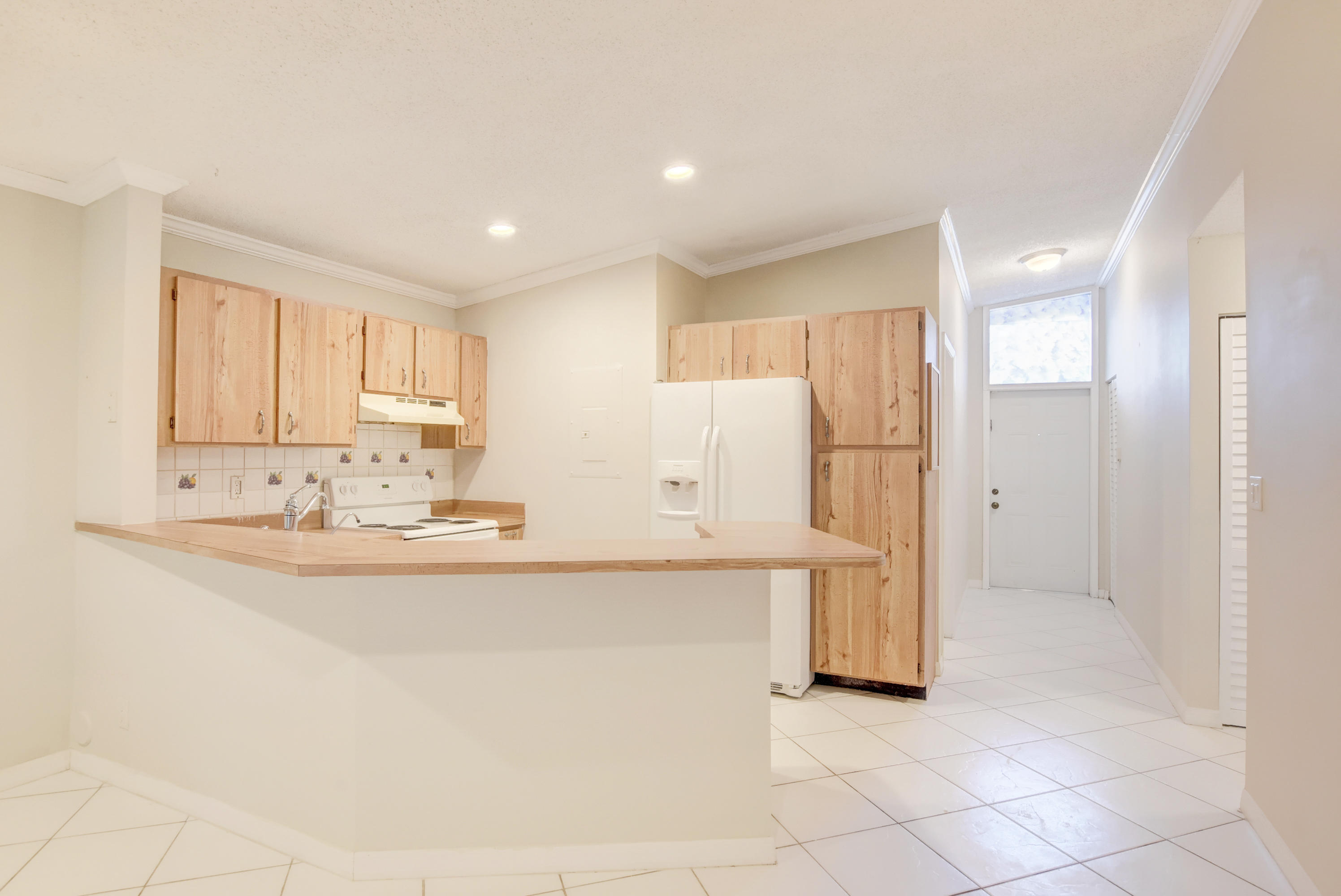 22291 Timberly Drive Boca Raton, FL 33428 - Photo 9 of 32 Kitchen