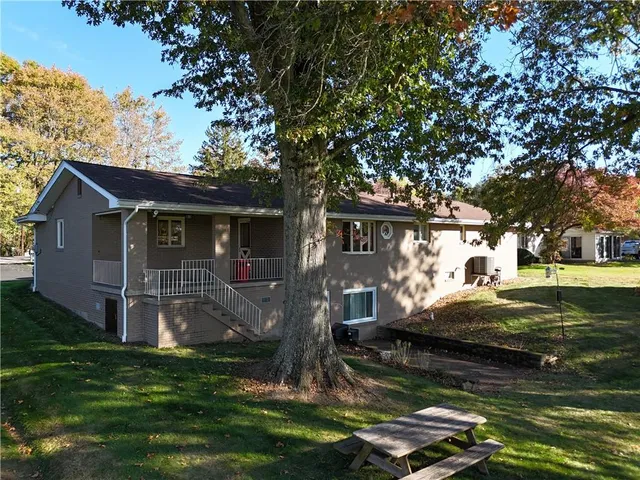a view of a house with a yard